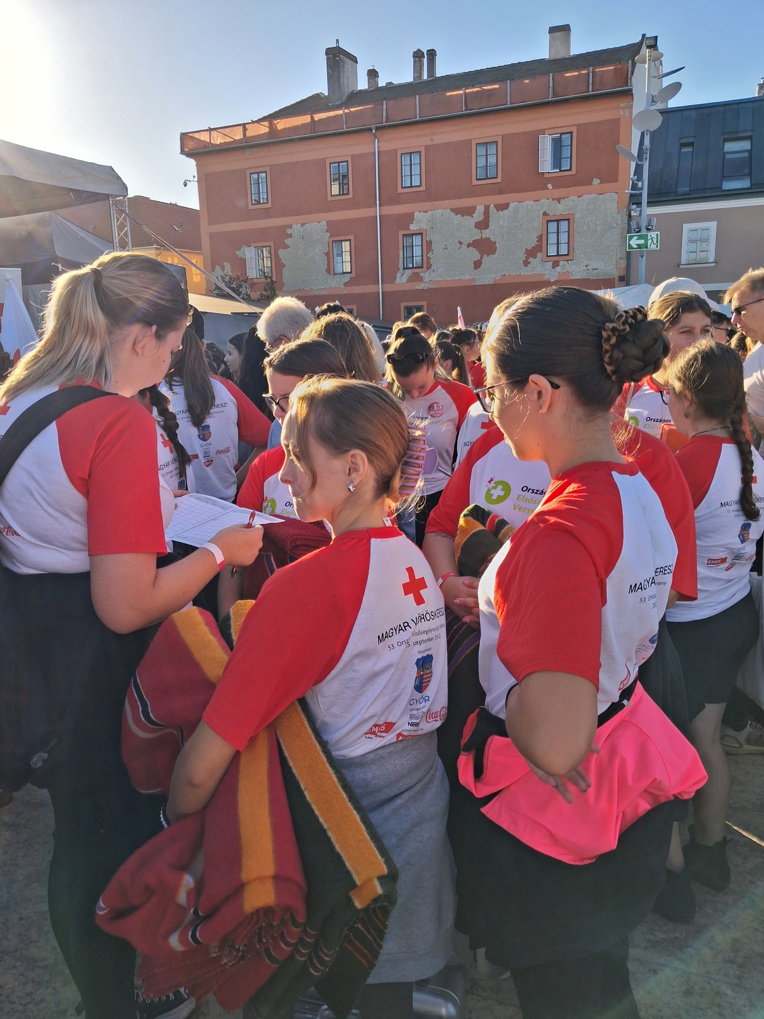 Lehet, hogy egy kép erről: 2 ember és utca