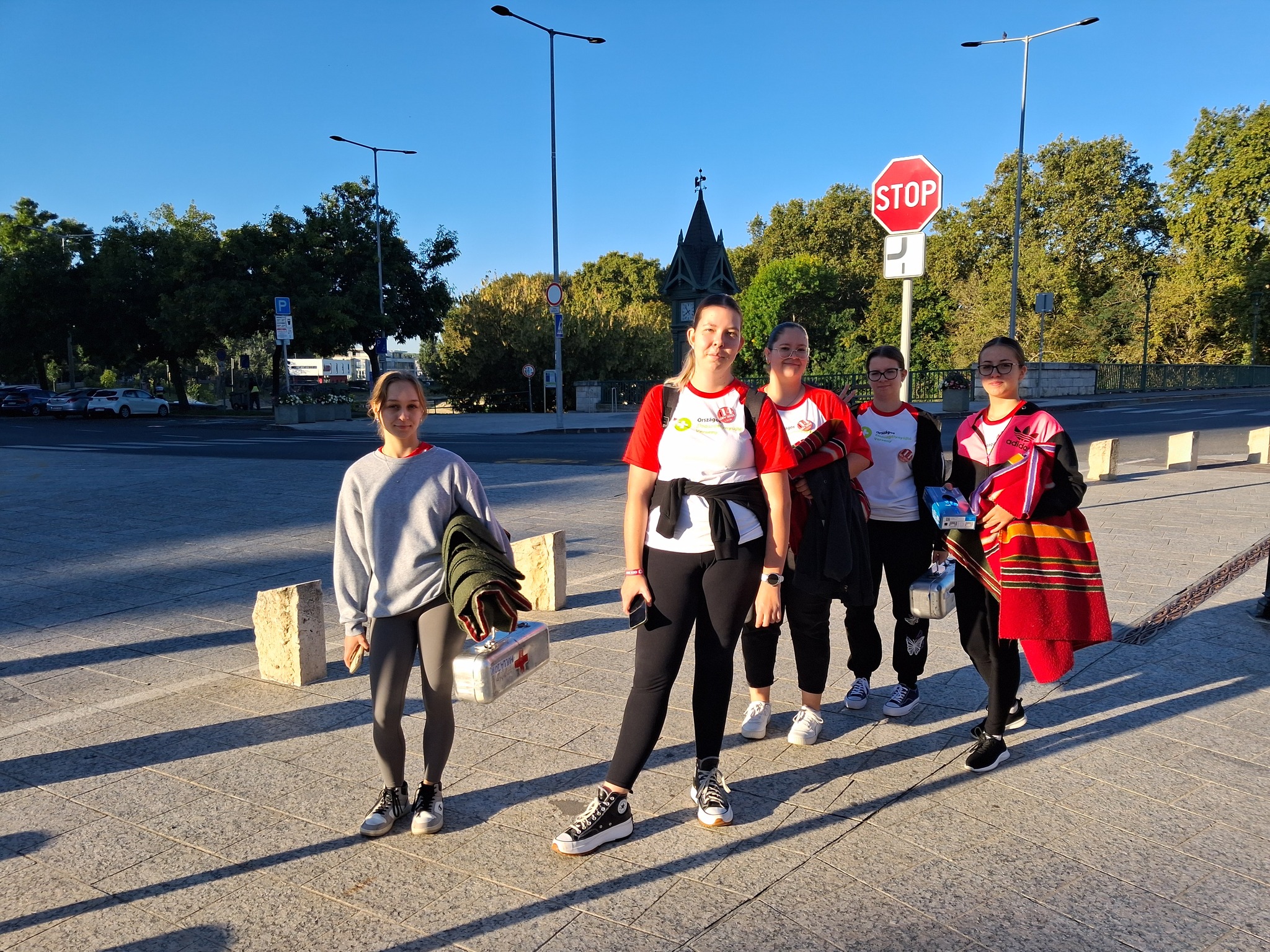 Lehet, hogy egy kép erről: 6 ember, tangóharmonika, tömeg és szöveg